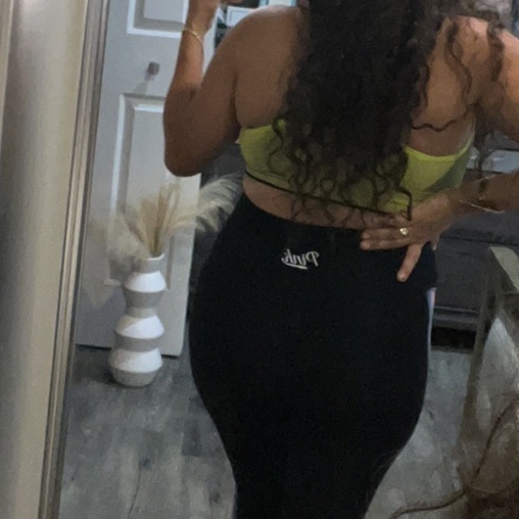 💜Pink VS Yoga Leggings - Picture 15 of 16